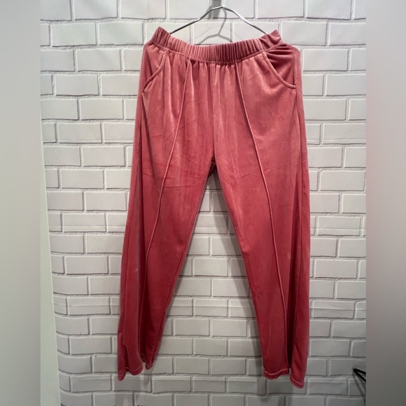 Women velvet pink pants /size M-L - Picture 2 of 6